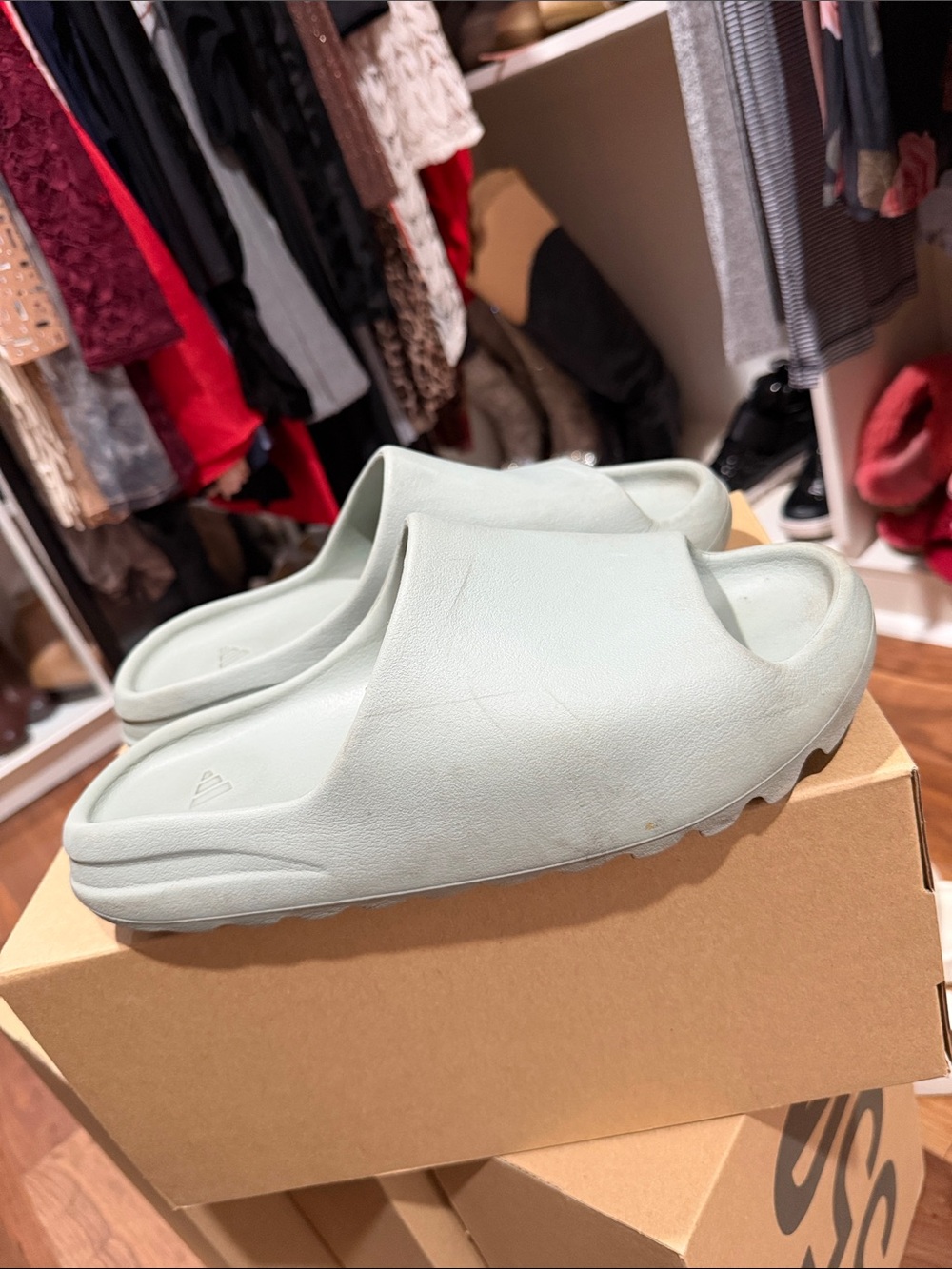 Men’s Yeezy Slide in Pale Green - size 12